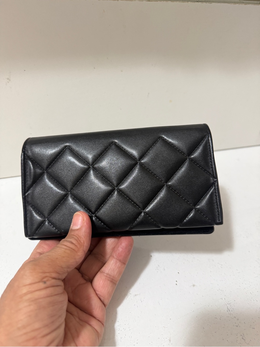 CHANEL Black Leather sunglasses case with Embossed Logo - Picture 2 of 11